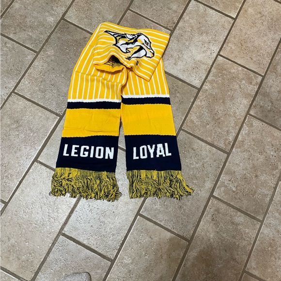 NWOT. Nashville Predators scarf - Picture 2 of 3